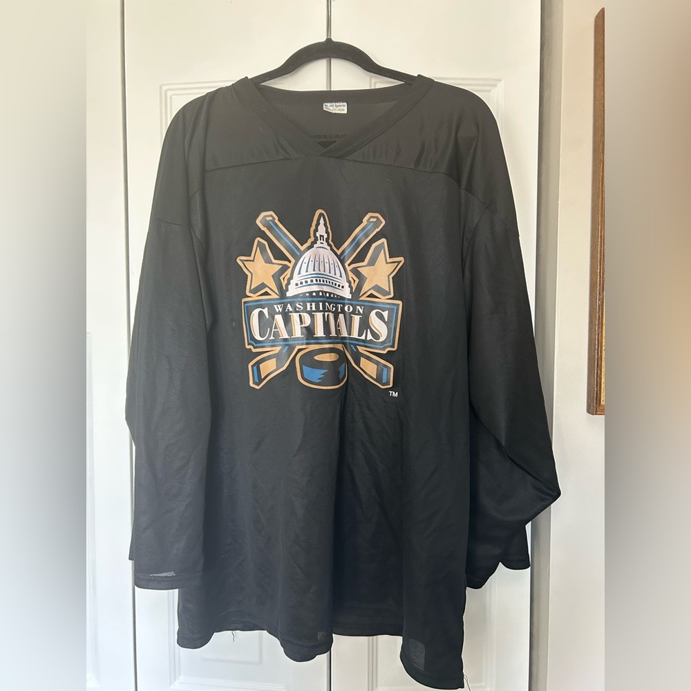 Washington Capitals Approx Sz L/XL Black Capitals World Sports Long Sleeve Shirt